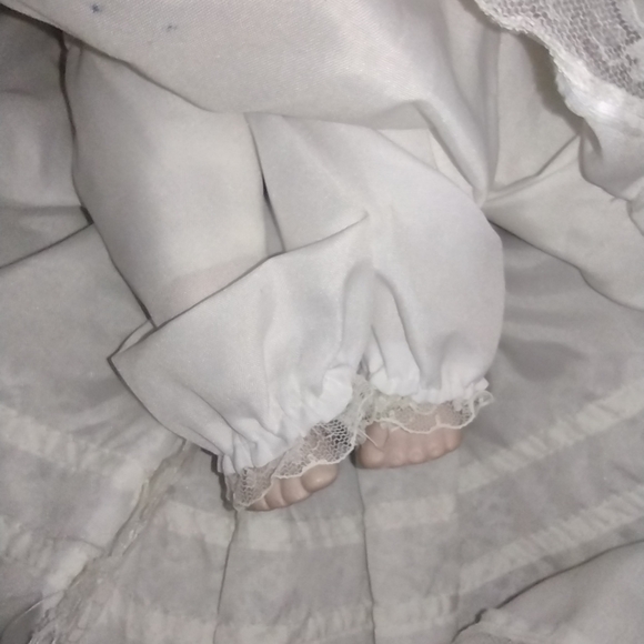 Vintage 80's Porcelain Baby Doll - Picture 4 of 6